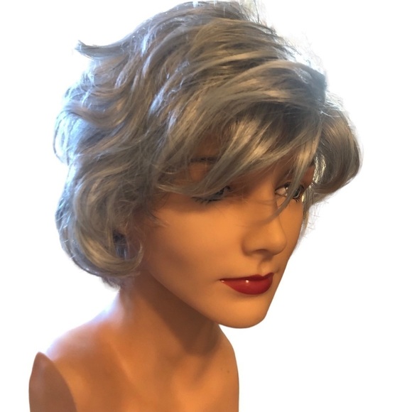 Halloween Short Gray Layered Wig Synthetic Inner Adjustable Cap Costume Cosplay - Picture 1 of 6